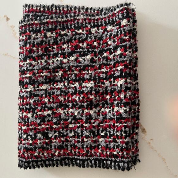 V. Fraas Infinity Scarf Black Red White Made in Germany OS Winter Accessory - Picture 7 of 7